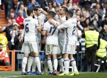 Los jugadores celebran el 1-0 de Morata. 