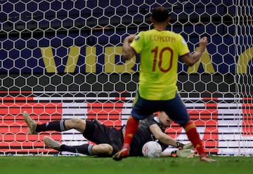 El encuentro terminó 1-1 tras los noventa minutos. Lautaro Martínez y Luis Díaz anotaron y la clasificación se definió desde los once pasos. Los de Scaloni se impusieron 3-2 y ahora jugarán la final ante Brasil. 