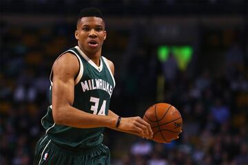 Jorge Gutiérrez obtuvo un contrato de 10 partidos a mitad de la temporada 2014-2015 con los Milwaukee Bucks, donde ya despuntaba el actual MVP de la NBA.