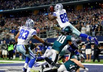 ¡Dez Bryant ha vuelto! El receptor estrella de Dallas Cowboys regresó a los emparrillados tras su lesión y demostró por que es un top-3 de la liga. 