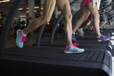 Espera un momento antes de apagar el ordenador. Si en la Red se encuentran cupones de descuento para irte de crucero con un grupo de zombies ten por seguro que también los hay para apuntarte a gimnasios normales con personas que no necesitan comerte el cerebro para ejercitarse. Una opción muy recurrente es Groupon, pero las tierras del couponing son anchas y vastas: Groupalia, Offerum, Bownty, LetsBonus... probablemente alguno tenga la oferta que buscas.