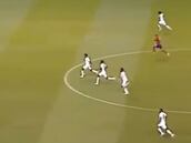 Una de las peores jugadas de la historia: ¡cinco contra uno y pasó esto!