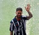 Sergio Ramos acude a ver a Rayados tras expulsión; festeja su cumpleaños en México