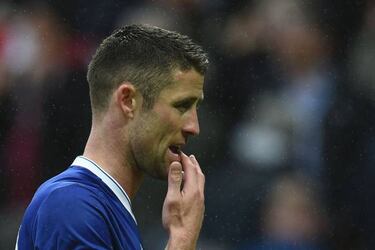 Cahill to miss semi-final after kidney stone treatment