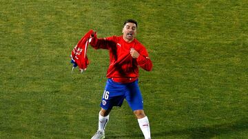 Ex Ministro de Piñera confunde a David Pizarro en Alemania y las redes no perdonan: “Entré a un restaurante...”