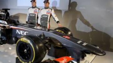Los pilotos Nico H&uuml;lkenberg y Esteban Guti&eacute;rrez en la presentaci&oacute;n de los nuevos monoplaza del equipo Sauber.