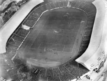 Fotografía aérea tomada en abril de 1925 del estadio Wembley Park durante la final de la Copa Inglaterra.