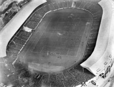 Fotografía aérea tomada en abril de 1925 del estadio Wembley Park  durante la final de la Copa Inglaterra.