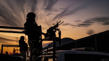 Deportados tras años en Estados Unidos regresan a pueblos que ya no reconocen con calles tomadas por narcos y la amenaza de violencia como nueva “ley”.