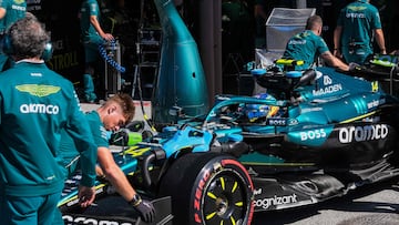 Fernando Alonso con el Aston Martin AMR25 de Fórmula 1 F1.