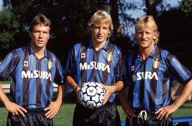 En el 1989 el Inter de Trapattoni se adjudica el scudetto. Después, Brehme, Klinsmann y Matthaeus conquistan el Mundial de Italia con la selección de Alemania.