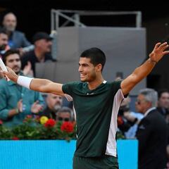 Carlos Alcaraz wins Madrid Open, beating Alexander Zverev in two sets, 6-3, 6-1