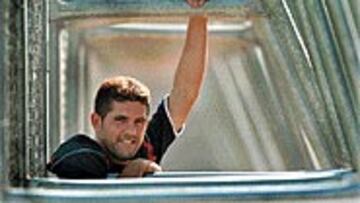 El 19 de septiembre de 1995, AS descubría al nuevo valor de la cantera sevillista, Carlos, que ya daba guerra.