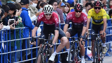 Chris Froome rueda junto a Jonathan Castroviejo y Egan Bernal durante el Criterium de Saitama.