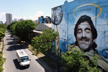 Mural de Diego Armando Maradona en una pared del barrio de La Boca en Buenos Aires, Argentina.