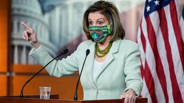 La presidenta de la C&aacute;mara de Representantes, Nancy Pelosi (D-CA), habla con los medios de comunicaci&oacute;n en el Capitolio en Washington, EE. UU., 4 de marzo de 2021.