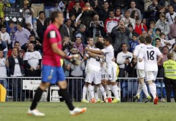 4-0. Morata celebra el cuarto gol con sus compañeros.