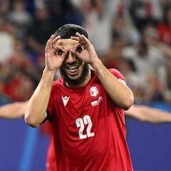 Mikautadze: sus famosos ‘prismáticos’, un desafío al Lyon