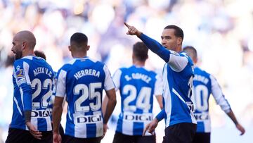 BARCELONA, SPAIN - NOVEMBER 06: Raul De Tomas of RCD Espanyol celebrates after scoring his team's second goal during the La Liga Santander match between RCD Espanyol and Granada CF at RCDE Stadium on November 06, 2021 in Barcelona, Spain. (Photo by A