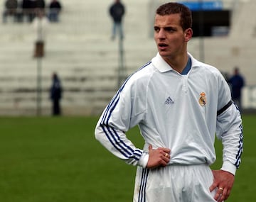 Otro delantero de gran nivel. Con el primer equipo blanco marcó 4 en la 2005-
2006. El Madrid ingresó 6M€ al venderle al Getafe. En toda su carrera: 129 tantos en LaLiga, 16 en Champions o 22 en Copa es el bagaje del ariete del Levante.