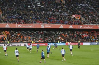La Selección se entrena ante 10.000 niños y Luis Enrique no da pistas sobre el once inicial