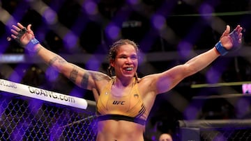 DALLAS, TEXAS - JULY 30: Amanda Nunes of Brazil celebrates after defeating Julianna Pena in their bantamweight title bout during UFC 277 at American Airlines Center on July 30, 2022 in Dallas, Texas. Amanda Nunes won via unanimous decision.   Carmen Mandato/Getty Images/AFP
== FOR NEWSPAPERS, INTERNET, TELCOS & TELEVISION USE ONLY ==