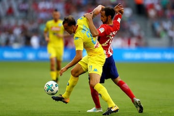 Juanfran y Vlad Chiriches.