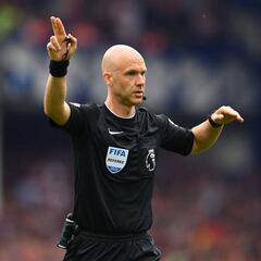 Who is Anthony Taylor, the referee for PSG vs Juventus?
