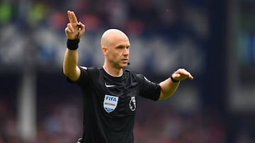 LIVERPOOL, ENGLAND - SEPTEMBER 03: Referee Anthony Taylor gestures during the Premier League match between Everton FC and Liverpool FC at Goodison Park on September 03, 2022 in Liverpool, England. (Photo by Michael Regan/Getty Images)