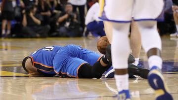 OAKLAND, CA - JANUARY 18: Russell Westbrook #0 of the Oklahoma City Thunder lies on the court after being fouled by Zaza Pachulia #27 of the Golden State Warriors at ORACLE Arena on January 18, 2017 in Oakland, California. NOTE TO USER: User expressly acknowledges and agrees that, by downloading and or using this photograph, User is consenting to the terms and conditions of the Getty Images License Agreement.   Ezra Shaw/Getty Images/AFP
 == FOR NEWSPAPERS, INTERNET, TELCOS &amp; TELEVISION USE ONLY ==