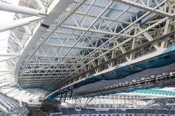 Llega el verano y con ello el parón de las competiciones y las obras de remodelación del Estadio Santiago Bernabéu avanzan a pasos agigantados. 