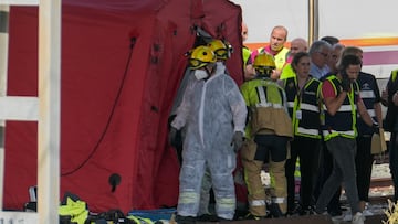 La policía, bomberos y la UME, despliegan el dispositivos para sacar el cadáver de Alvaro Prieto entre dos trenes cerca de la estación de Santa Justa. A 16 de octubre de 2023, en Sevilla (Andalucía, España). La Policía Nacional ha confirmado la aparición de un cadáver, pendiente de identificación, entre dos vagones en la zona en la que se busca al joven cordobés Álvaro Prieto, desaparecido desde el pasado 12 de octubre cuando no logró coger el tren en la estación de Santa Justa con destino a Córdoba capital después de pasar el día anterior en Sevilla con unos amigos.
16 OCTUBRE 2023
Eduardo Briones / Europa Press
16/10/2023