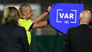 El polémico juez del Uruguay-Chile volverá a dirigir a la Roja