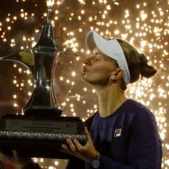 Krejcikova culmina su semana de matagigantes con el título