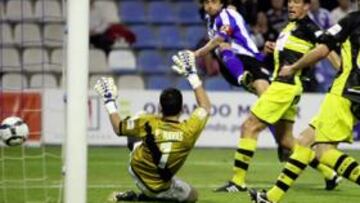 <b>TOTE, EL PRIMERO. </b>El delantero fusila a Navas con un derechazo que entra por el primer palo.