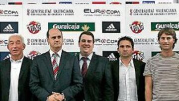 <b>PRESENTACIÓN. </b>Radchenko, Futre, Carboni, Jean Djorkaeff, Fernando, Miguel Bailach, Juan Sánchez, Julen Guerrero y De Boer.