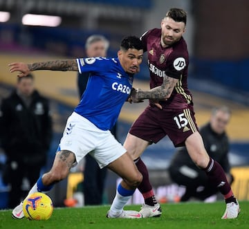 Leeds se llevó los tres puntos de Goodison Park gracias a un golazo de Raphinha en los últimos minutos. James jugó un gran primer tiempo en Everton. 