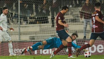 Luca Zidane recibi&oacute; tres goles del Pontevedra pero fue el mejor del Castilla en Pasar&oacute;n.