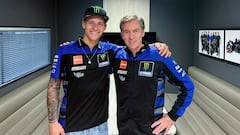 Fabio Quartararo, junto a Lin Jarvis, team manager del Monster Energy Yamaha.