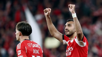 Soccer Football - Primeira Liga - Benfica v Estoril - Estadio da Luz, Lisbon, Portugal - January 3, 2026 Benfica's Vangelis Pavlidis celebrates scoring their third goal to complete a hat-trick REUTERS/Rodrigo Antunes