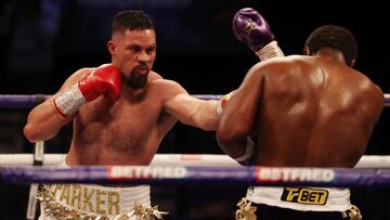 Joseph Parker golpea a Dereck Chisora.