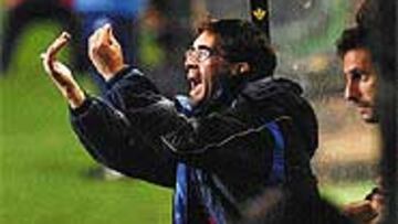 <B>INDIGNADO</B>. Fernando Vázquez no está de acuerdo con la sanción de dos partidos que le han impuesto.