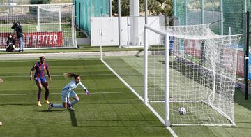 Real Madrid 0-4 Barcelona | Jugada de Graham Hansen por la derecha para que Alexia, con un toque sutil con la izquierda, defina.