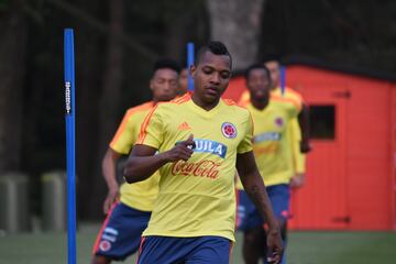 La primera práctica de la Selección en territorio italiano fue para realizar trabajos de recuperación física en campo y gimnasio. Cambiasso se unió al cuerpo técnico.