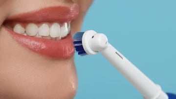 Un investigador en odontología anima a estos dos grupos de población a cambiarse al cepillo eléctrico
