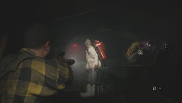 La zona está plagada de enemigos, pero por suerte hay un zombi con bombona