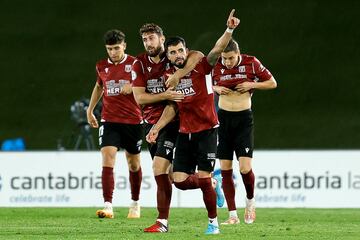 Los jugadores del Mérida celebran el gol que les dio la victoria ante el Real Madrid Castilla en el Di Stéfano.