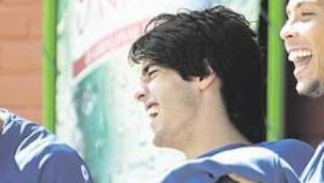 <b>BUEN ROLLO ENTRE LOS NO CONVOCADOS. </b>Roberto Carlos, Kaká y Ronaldo bromeaban ayer en Teresópolis. Ninguno jugará hoy ante la selección boliviana.