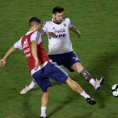 Pereyra y Acuña entrenan diferenciado con Argentina
