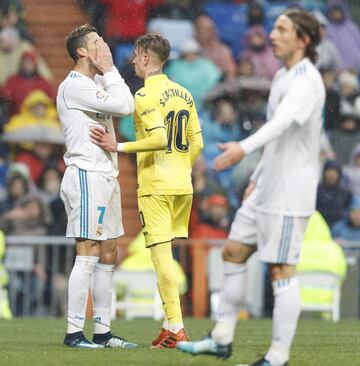 Cristiano Ronaldo se lamenta de una ocasión fallada.